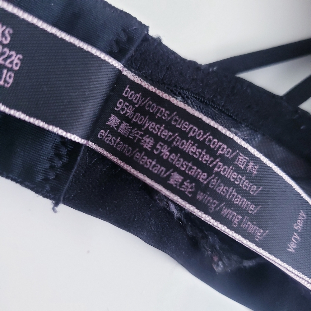 Victoria's Secret Black Floral Pushup Bra - Picture 8 of 8